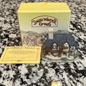 David Winter Cottages Hogs Head Beer House